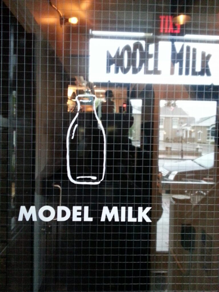 2014 06-17 Calgary - Model Milk doorway