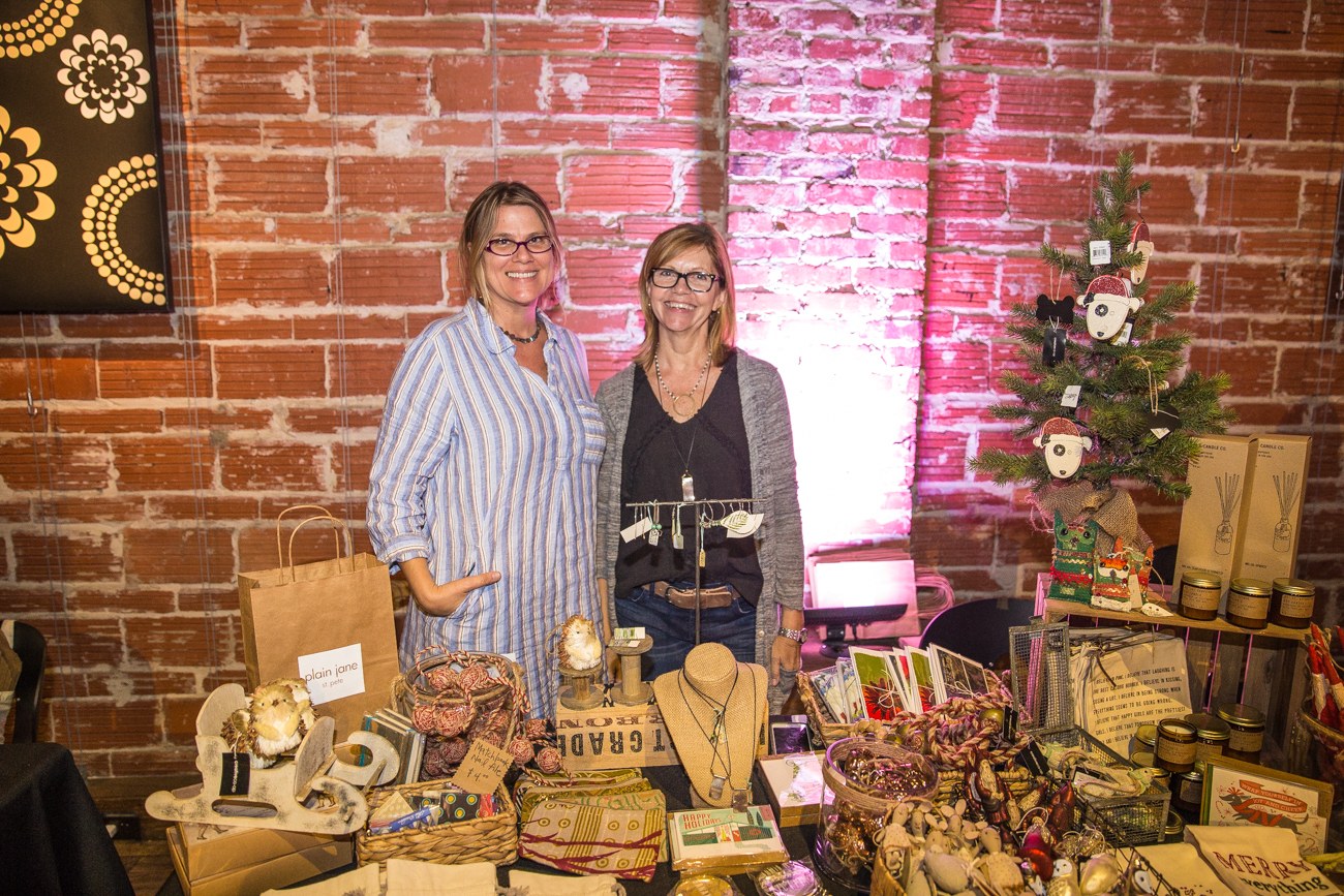 2016 11-10 Holiday Shopping at NOVA 535