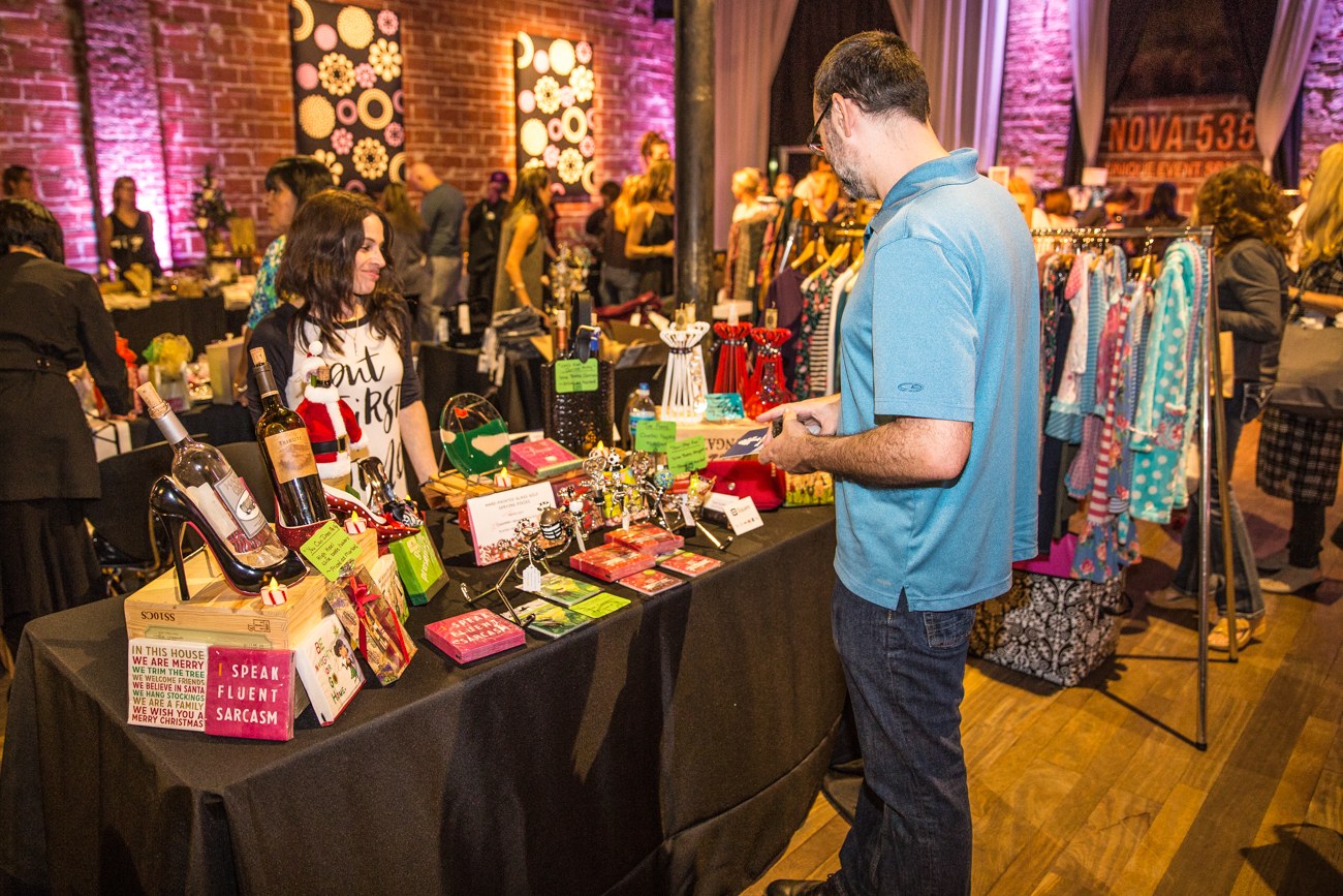 2016 11-10 Holiday Shopping at NOVA 535