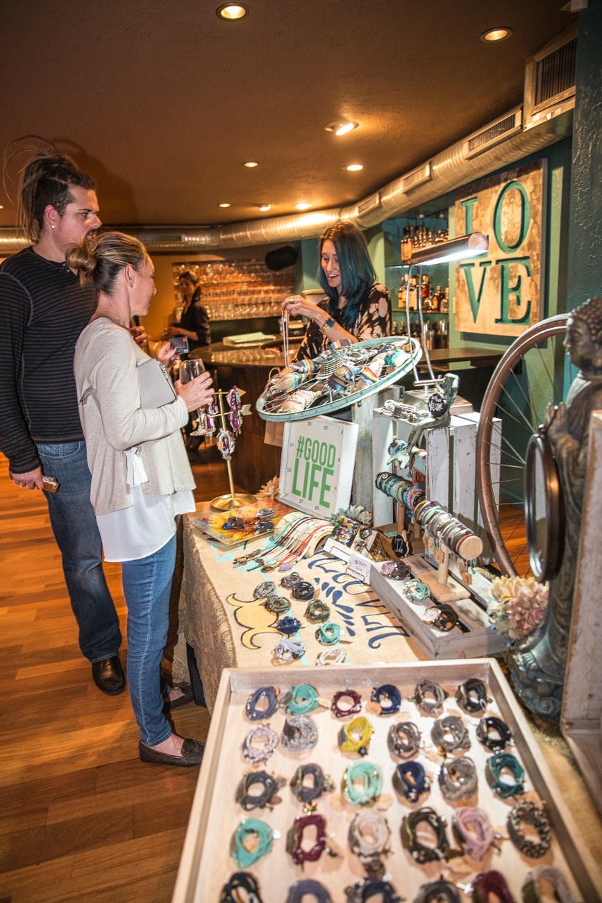 https://entrepreneursocialclub.com/wp-content/uploads/2016/11/2016-11-10-Holiday-Shopping-at-NOVA-535.jpg