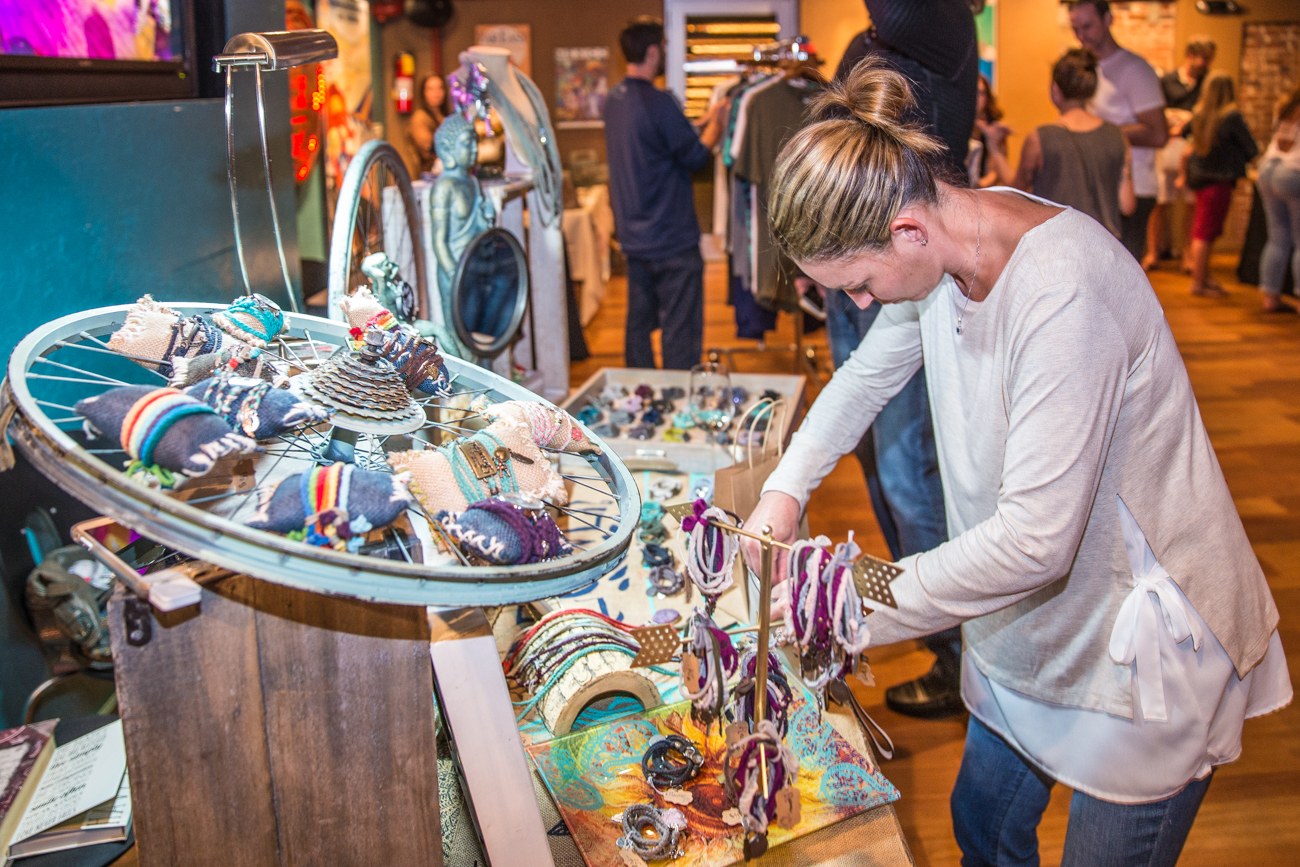 https://entrepreneursocialclub.com/wp-content/uploads/2016/11/2016-11-10-Holiday-Shopping-at-NOVA-535.jpg