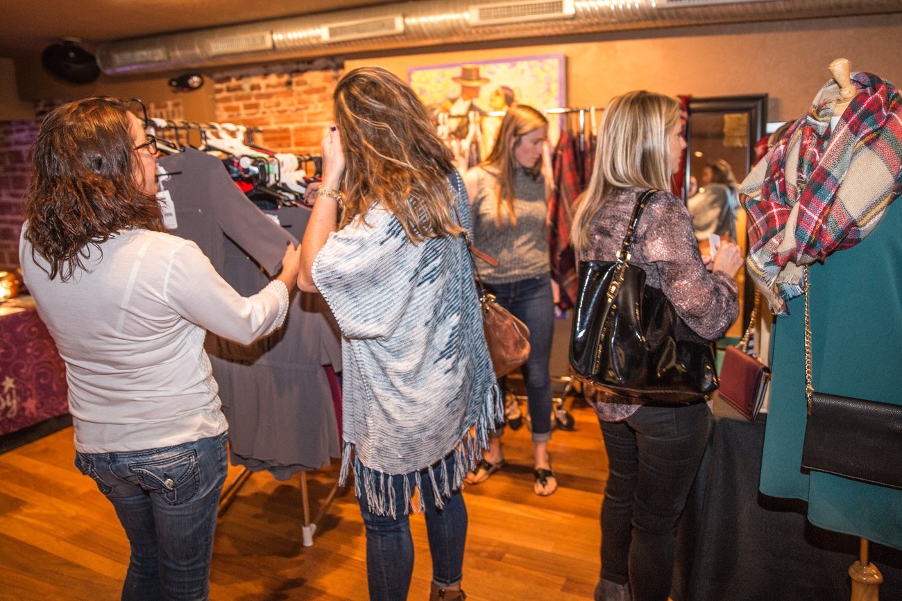 https://entrepreneursocialclub.com/wp-content/uploads/2016/11/2016-11-10-Holiday-Shopping-at-NOVA-535.jpg