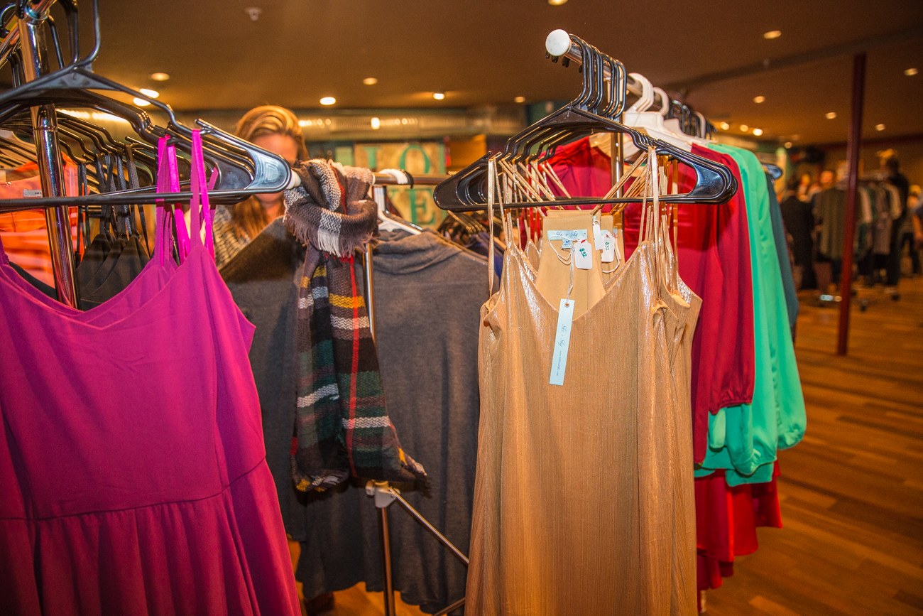 https://entrepreneursocialclub.com/wp-content/uploads/2016/11/2016-11-10-Holiday-Shopping-at-NOVA-535.jpg