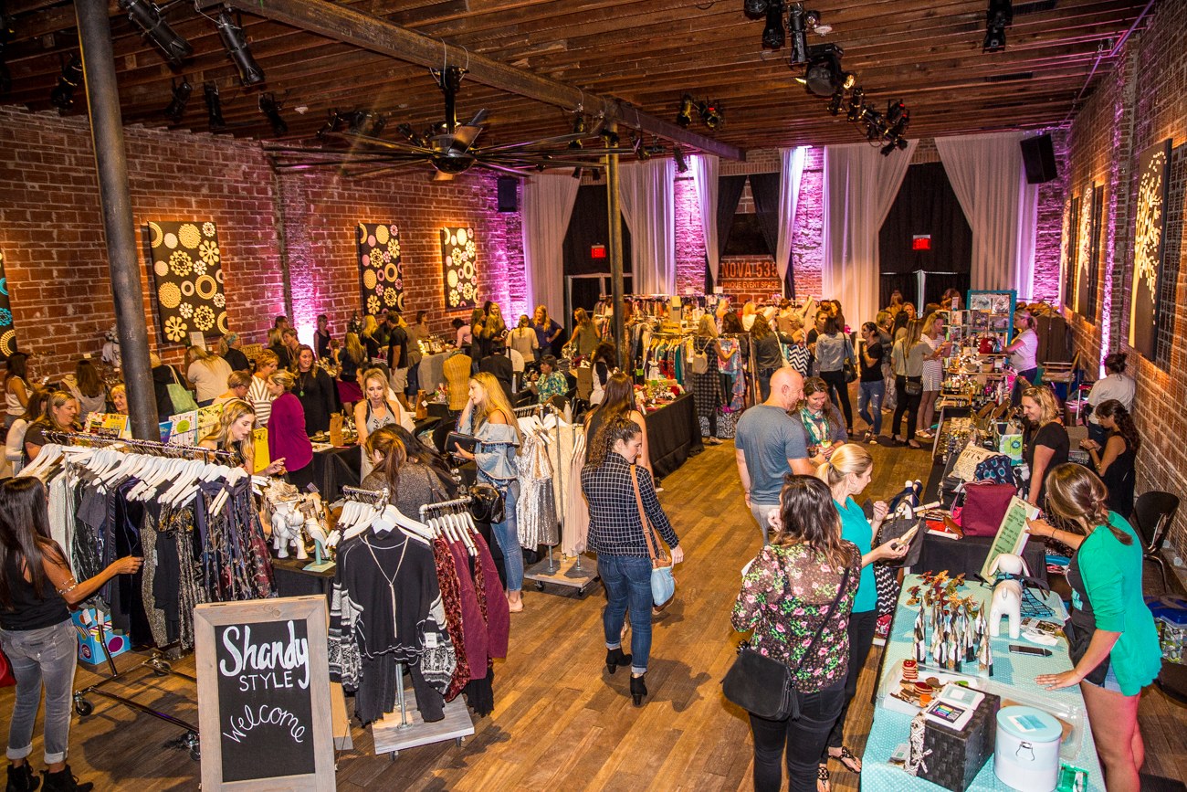 https://entrepreneursocialclub.com/wp-content/uploads/2016/11/2016-11-10-Holiday-Shopping-at-NOVA-535.jpg
