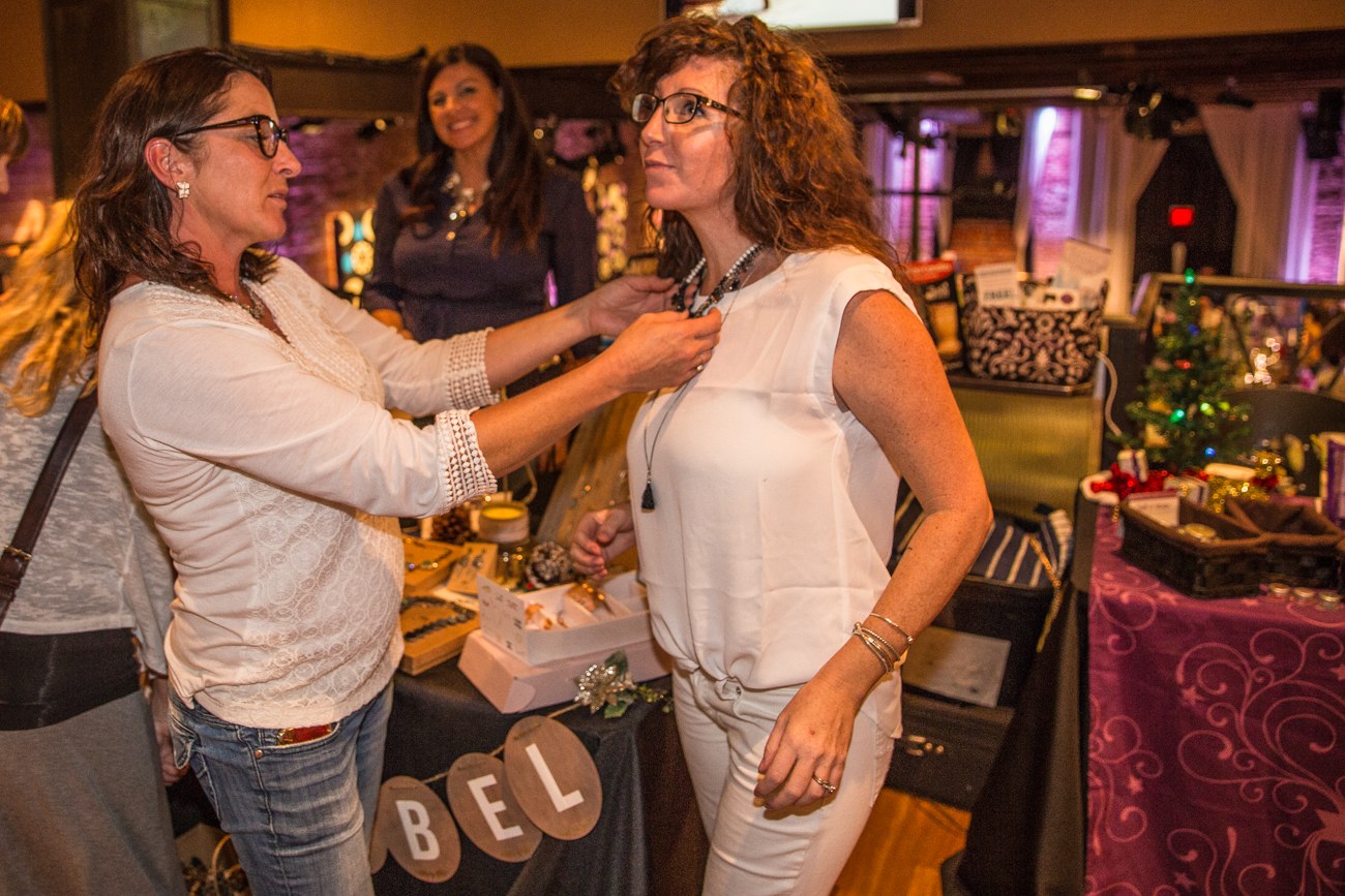 https://entrepreneursocialclub.com/wp-content/uploads/2016/11/2016-11-10-Holiday-Shopping-at-NOVA-535.jpg