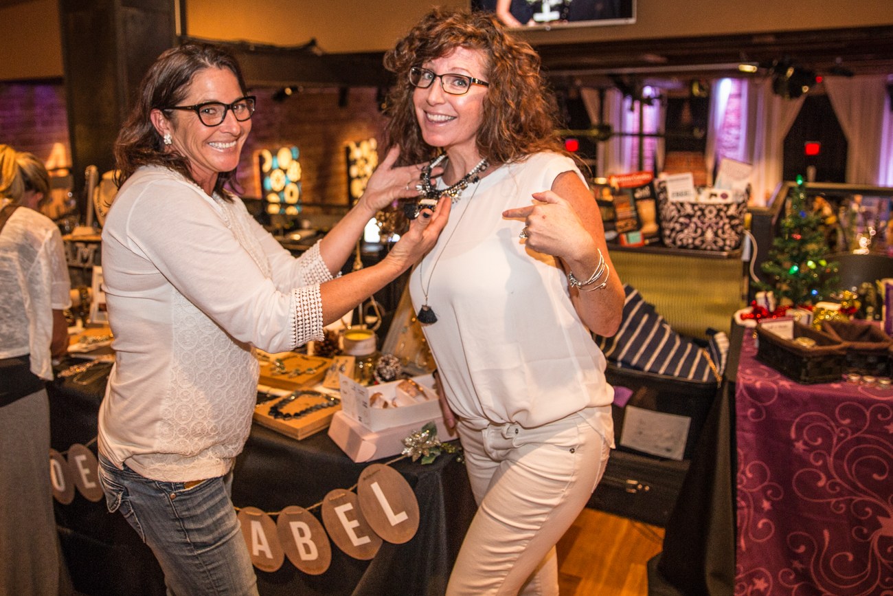 https://entrepreneursocialclub.com/wp-content/uploads/2016/11/2016-11-10-Holiday-Shopping-at-NOVA-535.jpg