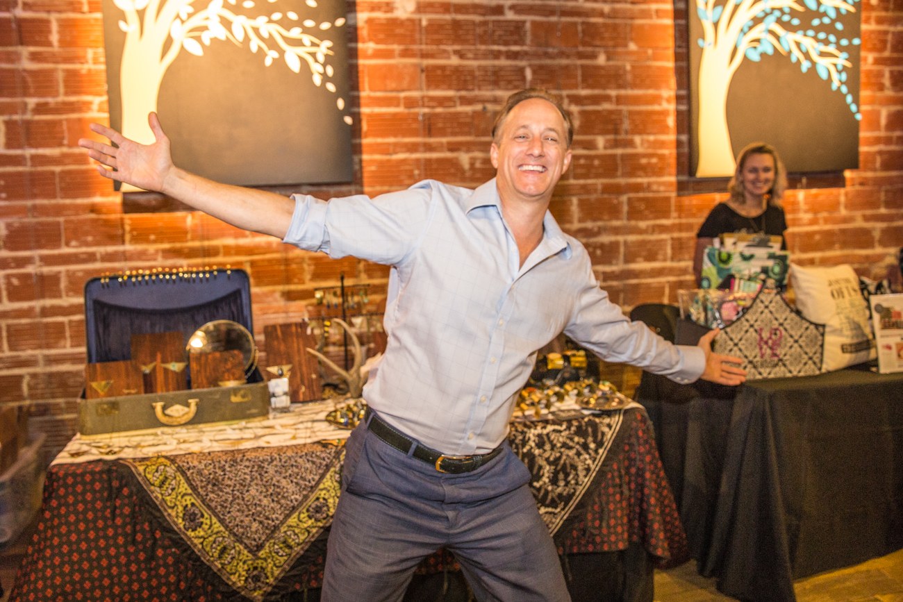 https://entrepreneursocialclub.com/wp-content/uploads/2016/11/2016-11-10-Holiday-Shopping-at-NOVA-535.jpg
