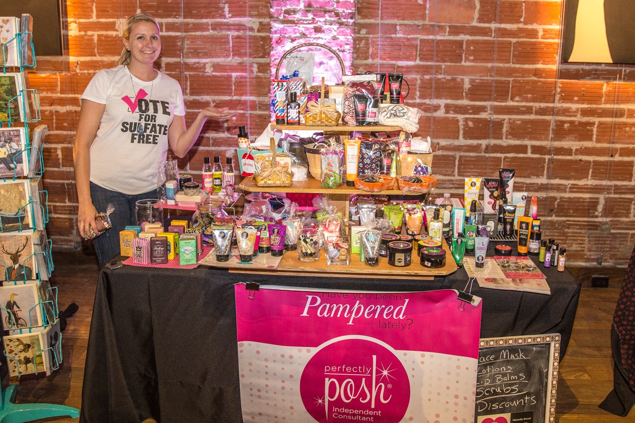 https://entrepreneursocialclub.com/wp-content/uploads/2016/11/2016-11-10-Holiday-Shopping-at-NOVA-535.jpg
