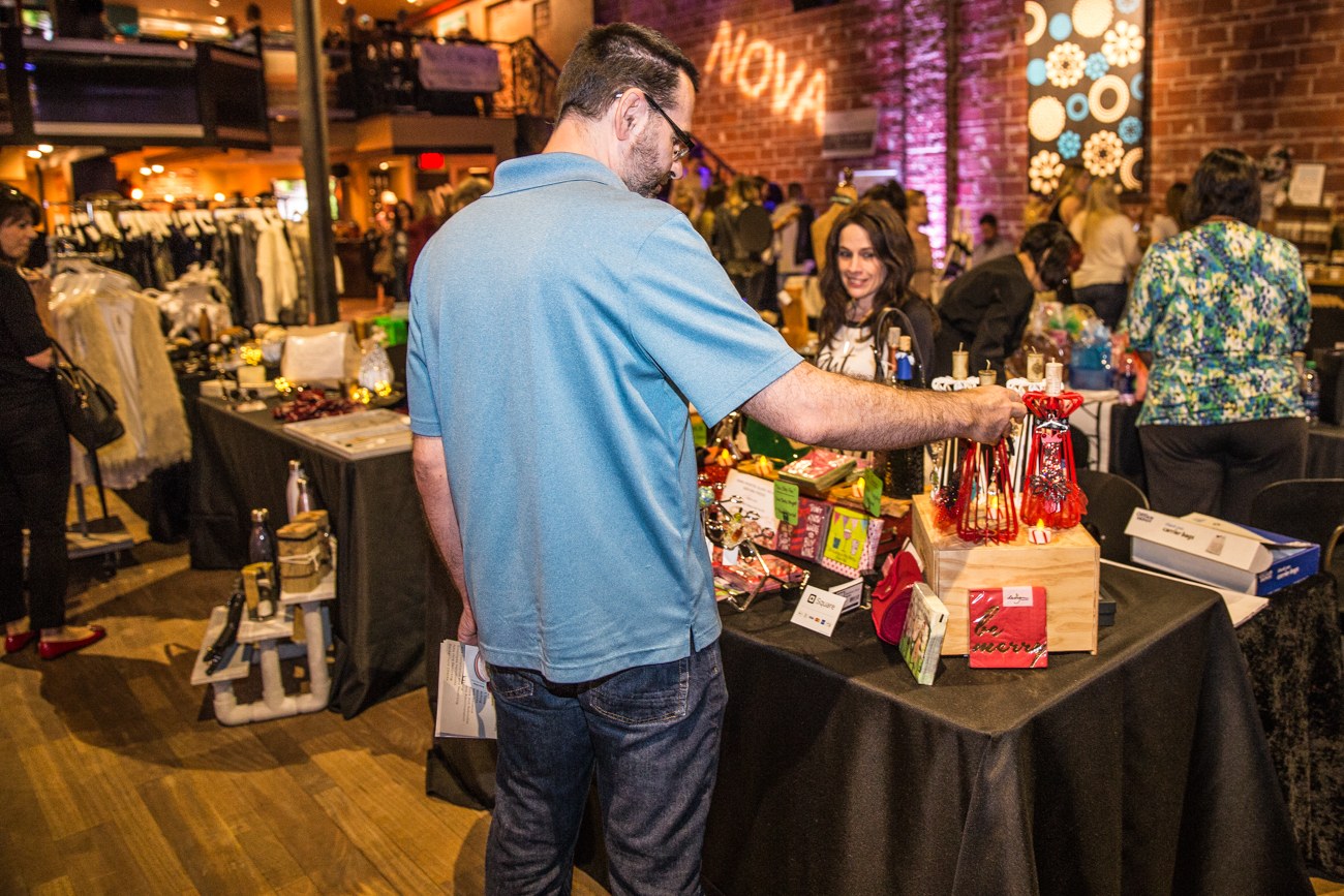 https://entrepreneursocialclub.com/wp-content/uploads/2016/11/2016-11-10-Holiday-Shopping-at-NOVA-535.jpg