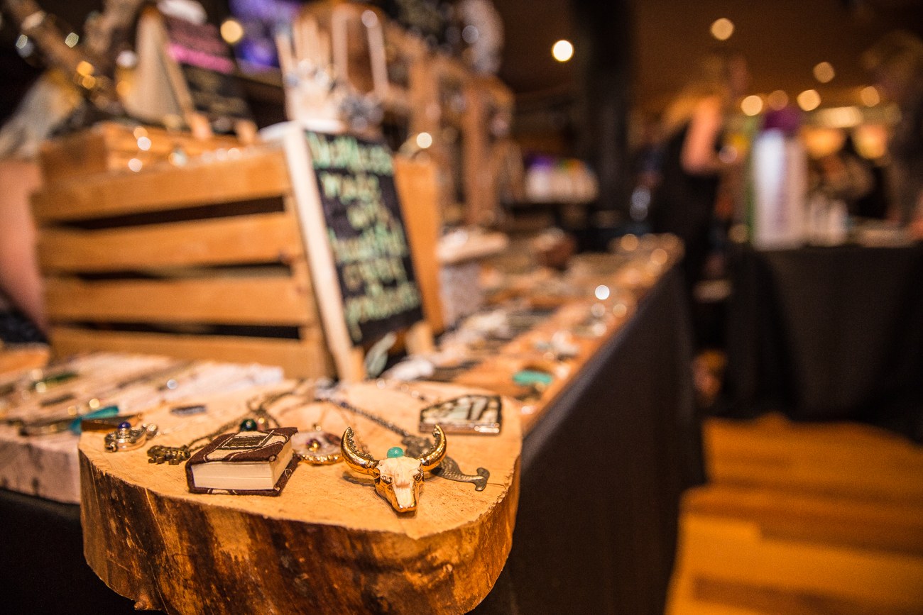 https://entrepreneursocialclub.com/wp-content/uploads/2016/11/2016-11-10-Holiday-Shopping-at-NOVA-535.jpg