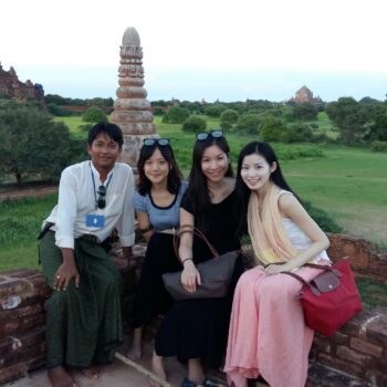 Bagan Tour Guide AUNG photo with ladies near Temples